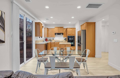 Reno House | 3-bedroom/2.5bath/5TVs/Sleeps 12