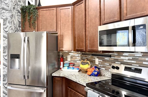 South Mountain House | 3-bedroom Comfortable Designer Home/w Private Cinema and Community Pool