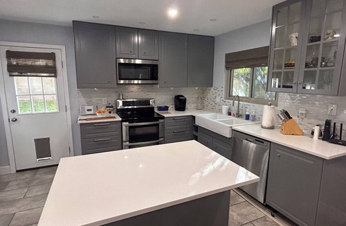 Tempe House | 3 Bedroom Enchanting Retreat- Upscale neighborhood near shopping and dining.