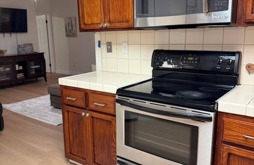 Modesto House | 3-bedroom house in adorable Modesto with cool AC