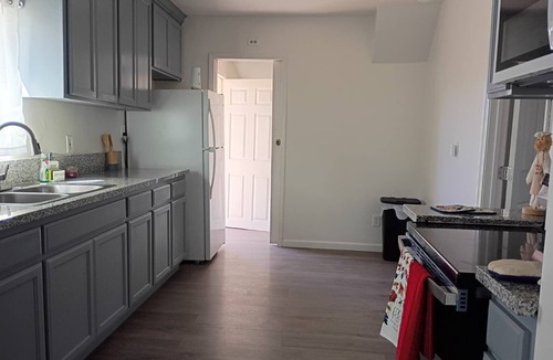 Fresno House | 3-bedroom house in peaceful Fresno with cool AC breeze