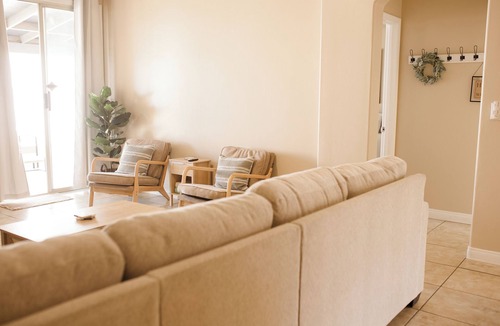 Pumpkin Center House | 3-bedroom house in wonderful Bakersfield with WiFi, AC