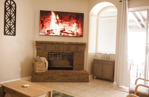 Pumpkin Center House | 3-bedroom house in wonderful Bakersfield with WiFi, AC