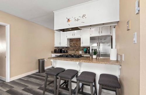 Pumpkin Center House | 3-bedroom Pool house in soothing Bakersfield with AC for relaxing stays