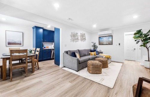 Huntington Beach Condo | 3 Blocks to Beach- EV Charger- Near Pier & Pacific City- CA King Bed- Pets OK