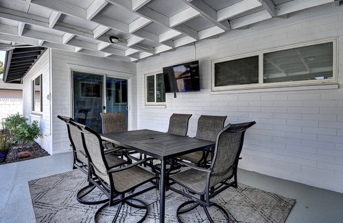 Village Grove House | 3 Master Suites Theater Game Room Near Old Town