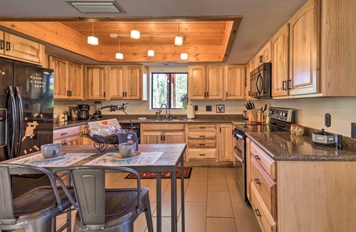 Oak Knoll Village Cabin | 3 Mi to Downtown: Cabin w/Gas Grill in Prescott