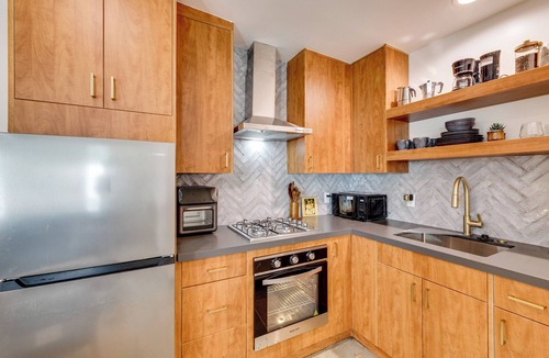 North Central Apartment | 3 Mi to Old Pasadena: Cozy Couple's Studio w/Pool