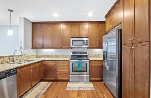 Renaissance Ter Condo | 3 Min Walk to Beach - Poolside - Gym - Gated Resort-Style Condo at Oceanside