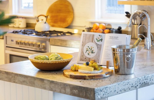Venice House | 3-Min Walk to Beach | Patio +Firepit + BBQ + EV Charger | Venice Veranda