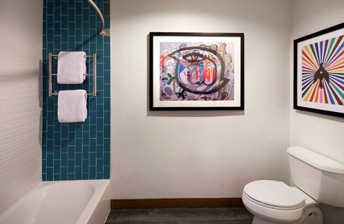 Venice Hotel | 3 Relaxing Units Close to Venice Beach Boardwalk! With Pool, Onsite Table Tennis