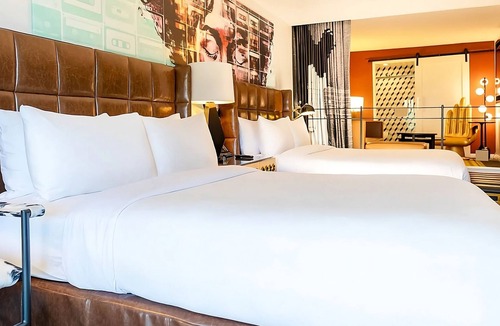Norma Triangle Hotel | 3 Rooms | Minutes from Beverly Hills Hotspots | Tennis Court, Pool, & Rooftop