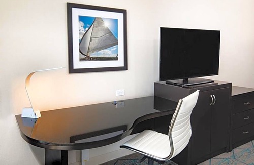 Downtown San Diego Hotel | 3-Star Hotel ∙ Hilton San Diego Airport/Harbor Island