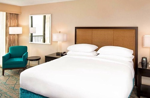 Downtown San Diego Hotel | 3-Star Hotel ∙ Hilton San Diego Airport/Harbor Island