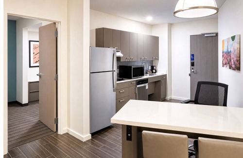 Tempe Hotel | 3 Tempe Suites – Pool, Gym, Walk to Mill Ave, Desert Garden | Free Breakfast