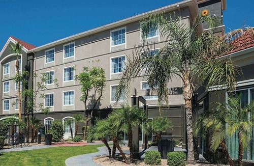 Ahwatukee Foothills House | 3 x King Bed Deluxe Suite at La Quinta Inn & Suites by Wyndham Phoenix Chandler