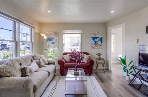 Otay House | (30 days minimum) Lovely 3-Bedroom Home with 3 Queen Beds + Free Wi-Fi + Parking