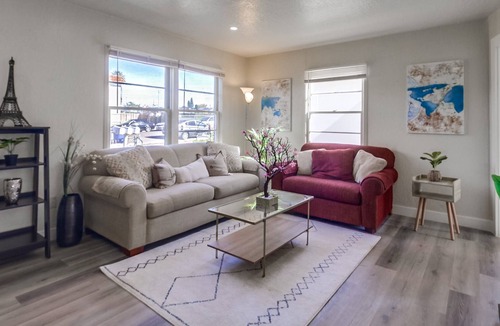 Otay House | (30 days minimum) Lovely 3-Bedroom Home with 3 Queen Beds + Free Wi-Fi + Parking
