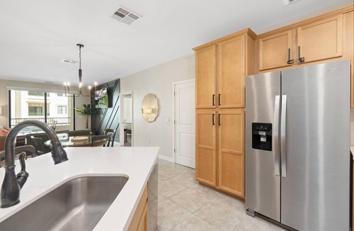 Ocotillo Condo | 30+ Night Luxury Condo 2BR/2BA+Den: Walk to Dining & Coffee, Pool, Gym, & Garage