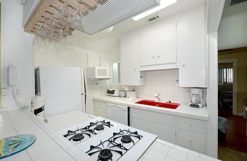 Avalon House | 319CE 319 Clemente