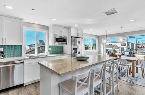 Central Mission Beach House | 3565 - Luxurious, 50 feet to Ocean, roof deck