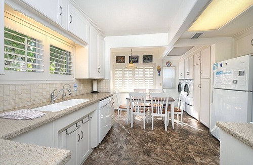 Avalon House | 359CA: Charming Family Home, 3 Blocks to Beach, Restaurants and Shops