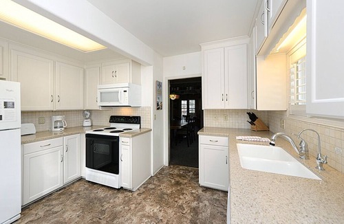 Avalon House | 359CA: Charming Family Home, 3 Blocks to Beach, Restaurants and Shops