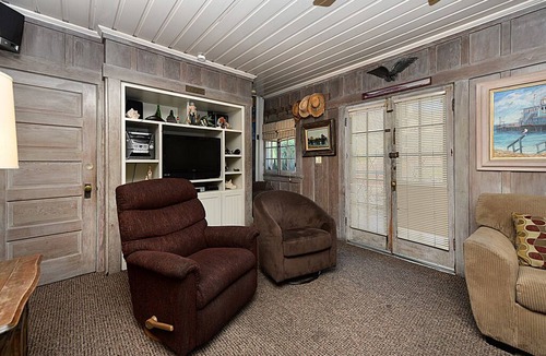 Avalon House | 359CA: Charming Family Home, 3 Blocks to Beach, Restaurants and Shops