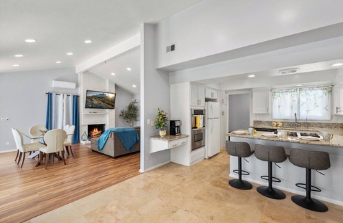 Midway City House | 3BR Chic & Modern Retreat near Disneyland