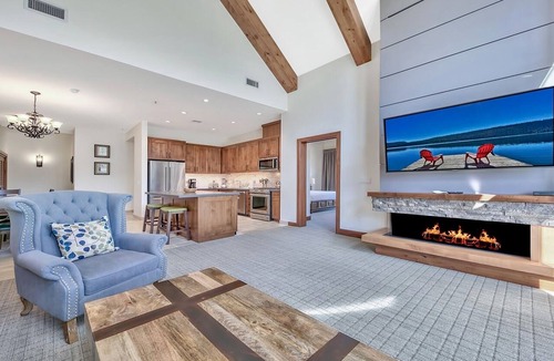 Lakeside Park Condo | 3Br Luxury Residence steps to Heavenly Gondola & Village
