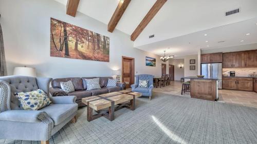 South Lake Tahoe Apartment | 3Br Luxury Residence steps to Heavenly Gondola & Village
