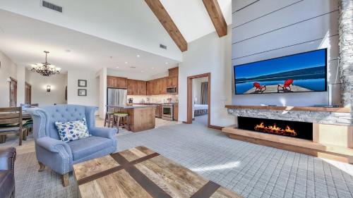 South Lake Tahoe Apartment | 3Br Luxury Residence steps to Heavenly Gondola & Village