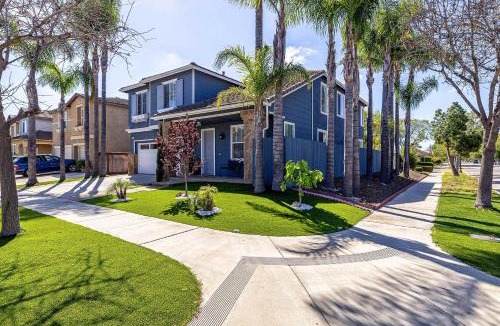 Oxnard House | 3BR Main House Poolside Dining Near Beaches
