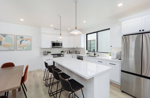 Downtown Sacramento House | 3BR Midtown townhome - Walk to Golden 1 & Capitol