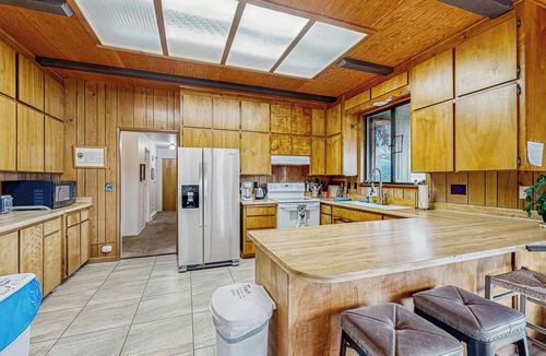 Graeagle House | 3BR Rustic Riverfront Home w/Wood Stove