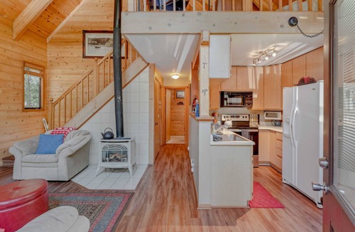 Pla-Vada Woodlands House | 3BR Soda Springs Ski & Lake Getaway