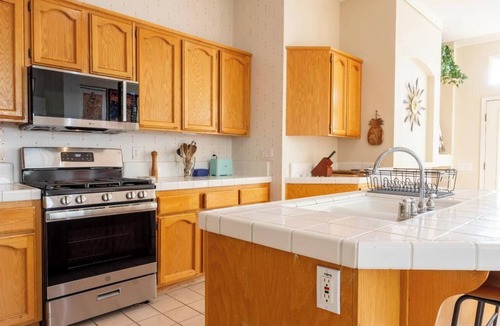 Rocklin House | 4/2 Model Home with EV Charger in Inviting Cul-de-sac