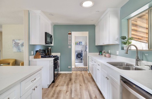 Mountain Club House | 4 Bdrm - 2 Ba - 5 Min to Whiskey Row + Arcade + Fire Pit + EV Charger + Pets!