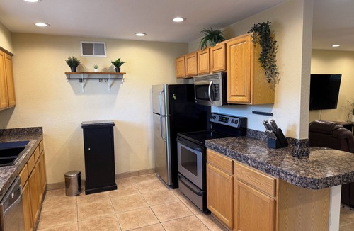 North Mountain House | 4 bedrm, 8 Guest house in Central Phoenix WiFi, Putting Green, Mountain Preserve