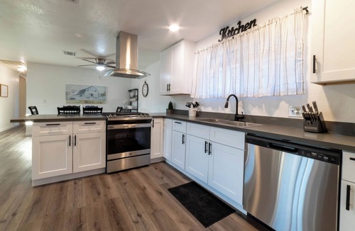 Holiday Shores House | 4-bedroom Farmhouse in perfect Bullhead City with AC