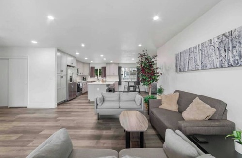 Yuba City House | 4-bedroom house w/4th room as private separate suite w/POOL