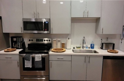 Hoover - Foster Apartment | 4 Bedroom Urban Loft with 7 Beds