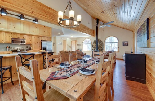 Truckee Cabin | 4 Mi to Downhill Ski Resort! Spacious Family Haven