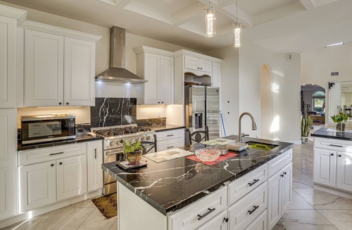 Cal Heights House | 4 Mi to Dtwn Long Beach: Private Poolside Oasis!