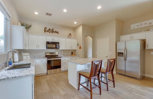 Arizona Skyline Community House | 4 Mi to Riparian Preserve: Mesa Abode w/Hot Tub