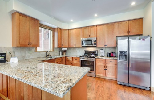 Truckee House | 4 Mi to Skiing: Truckee Escape w/Deck
