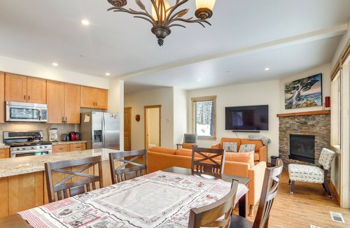 Truckee House | 4 Mi to Skiing: Truckee Escape w/Deck