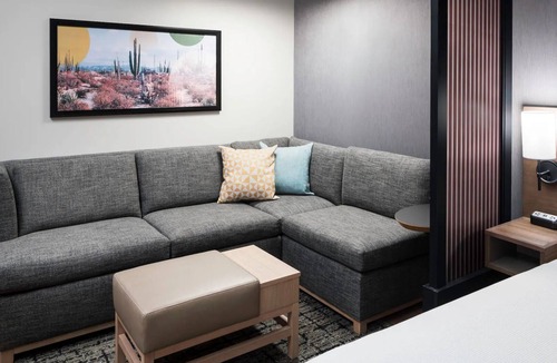 Tempe Hotel | 4 Modern Rooms w/Breakfast – Near Desert Garden, Local Trails, & City Nightlife