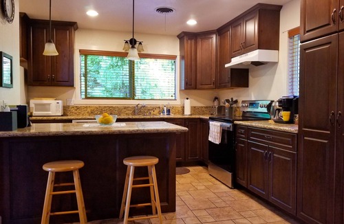 Lake Almanor Country Club House | 4 Season Vacation Rental at Lake Almanor Country Club. Gameroom, Sleeps 10. A/C