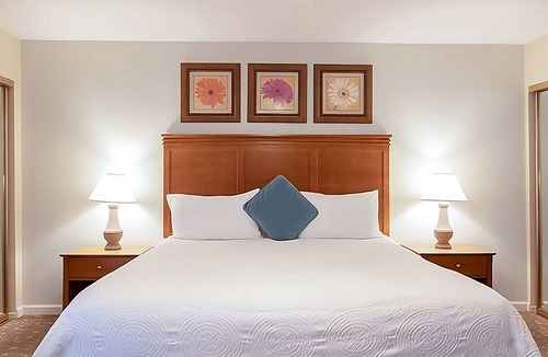 San Diego Country Estates Hotel | 4 Units | 2BR w/Full Kitchen | Balcony | Free Parking | Outdoor Pool